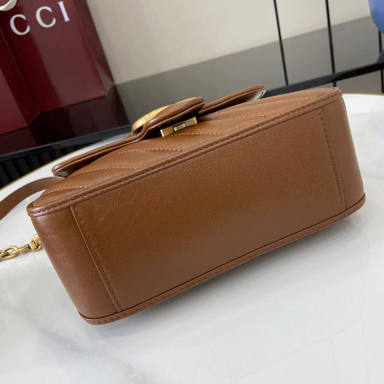 Bolso mano GG Marmont con asa tamaño mediano Gucci - Imagen 4