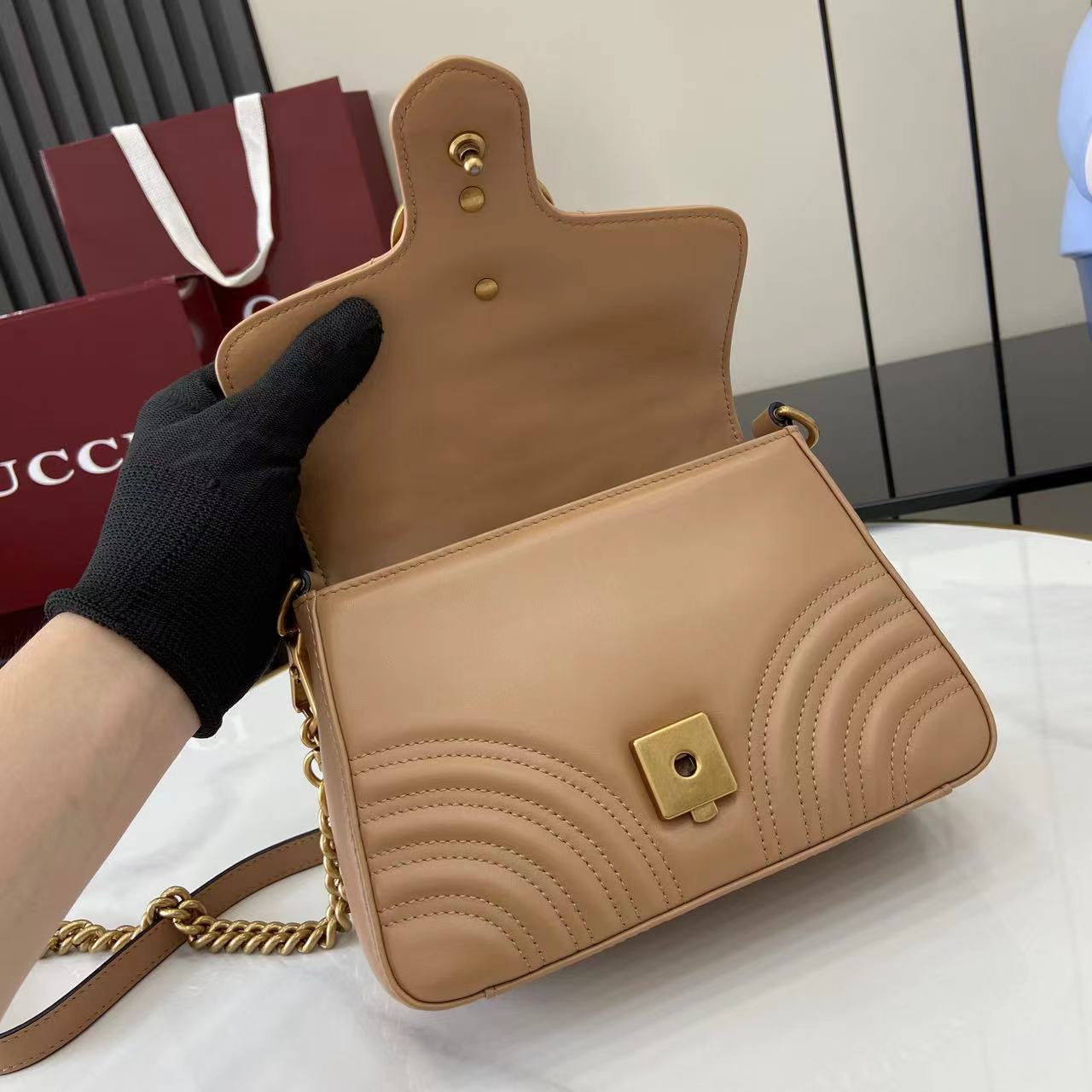 Bolso mano GG Marmont con asa tamaño mediano Gucci - Imagen 10