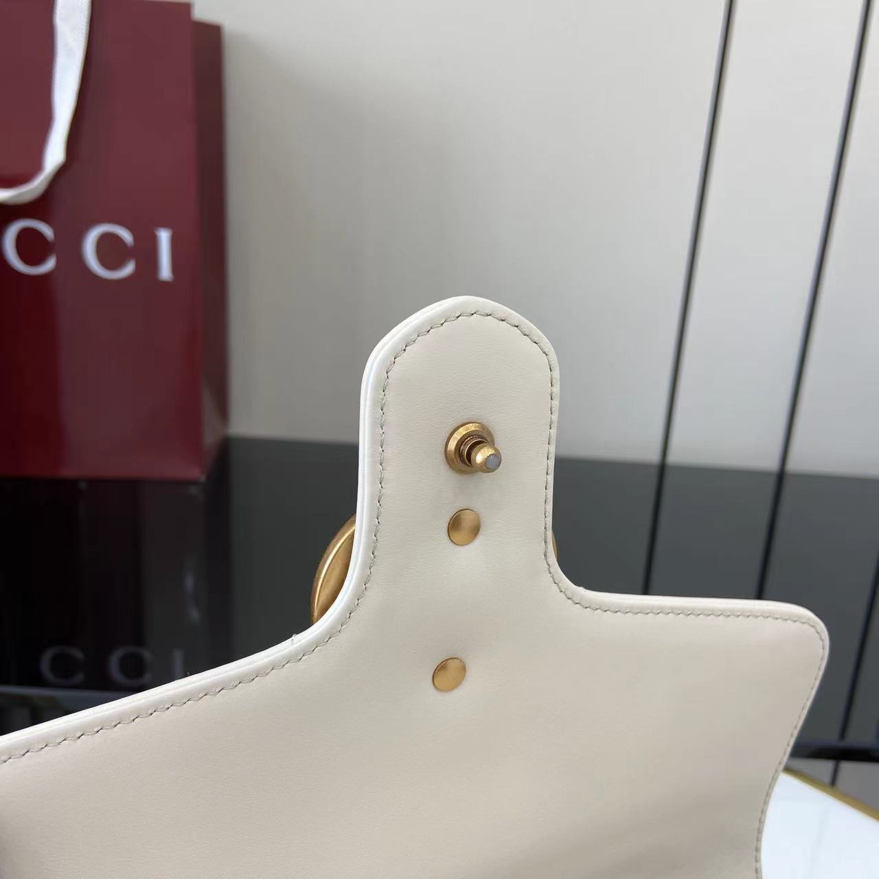 Bolso mano GG Marmont con asa tamaño mediano Gucci - Imagen 8