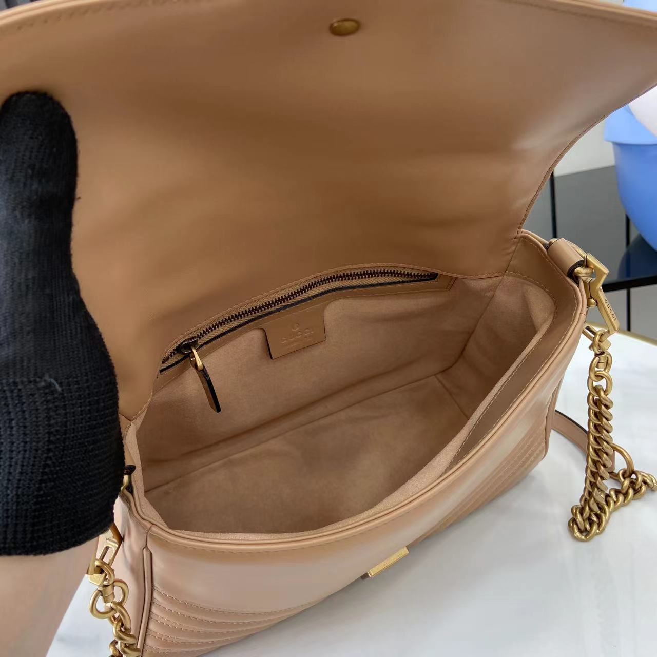 Bolso mano GG Marmont con asa tamaño mediano Gucci - Imagen 11