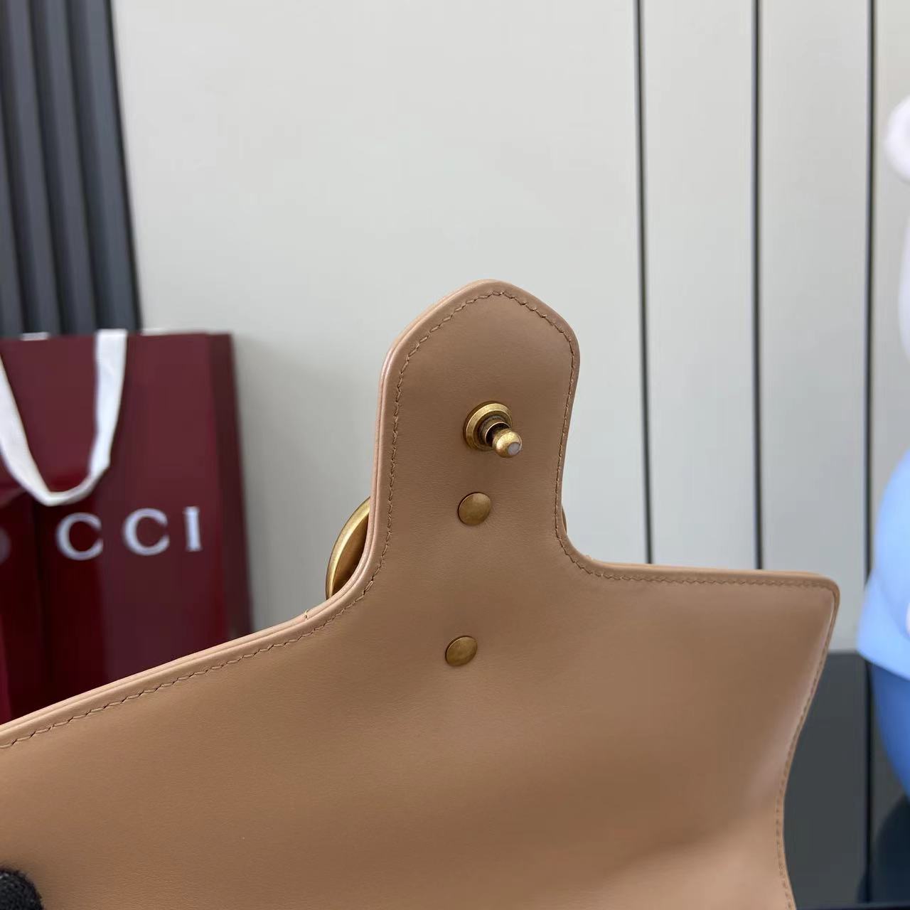 Bolso mano GG Marmont con asa tamaño mediano Gucci - Imagen 9