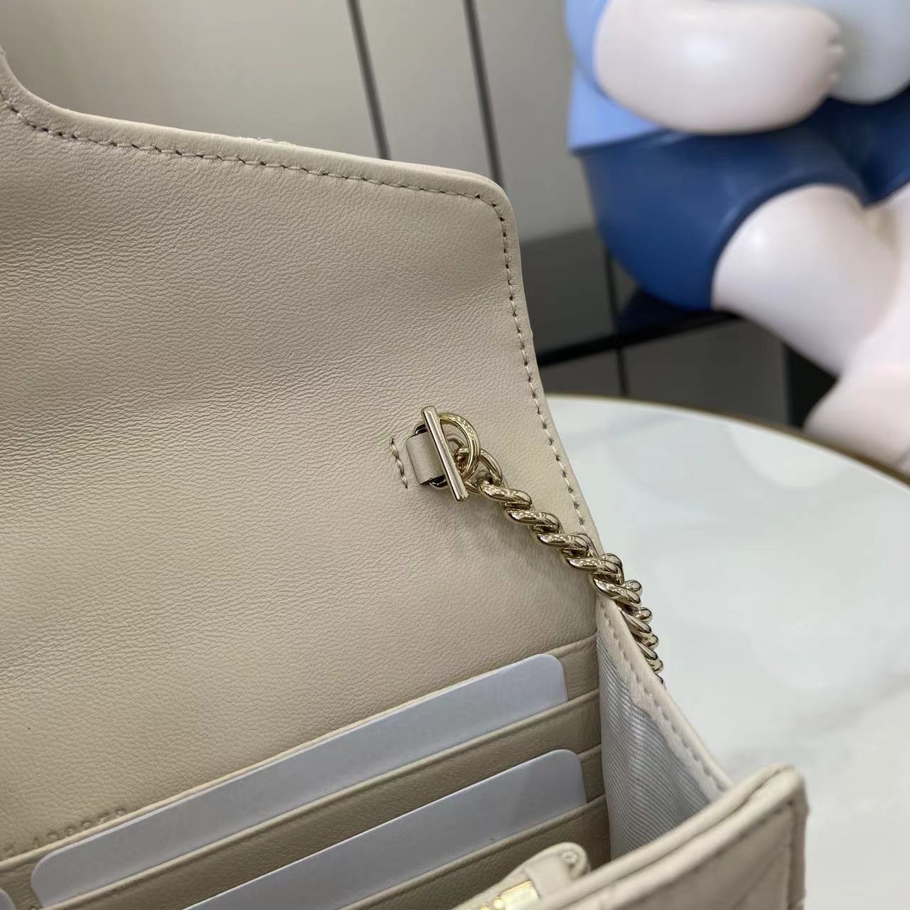 Cartera GG Marmont con cadena Gucci - Imagen 12