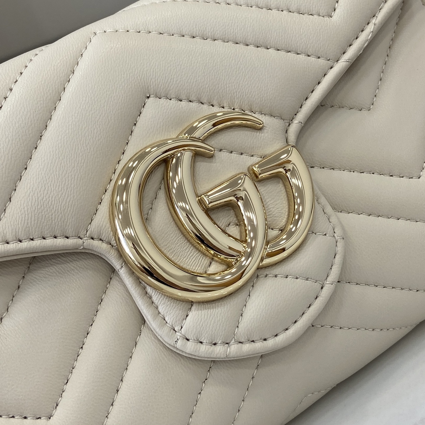Cartera GG Marmont con cadena Gucci - Imagen 6