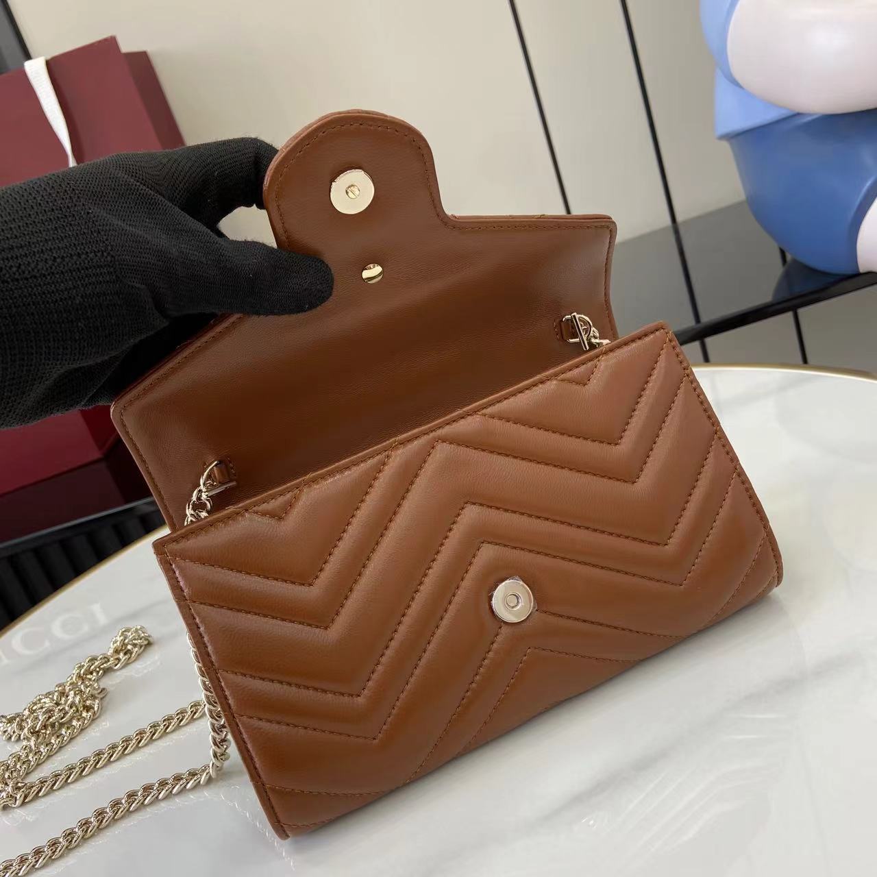 Cartera GG Marmont con cadena Gucci - Imagen 7