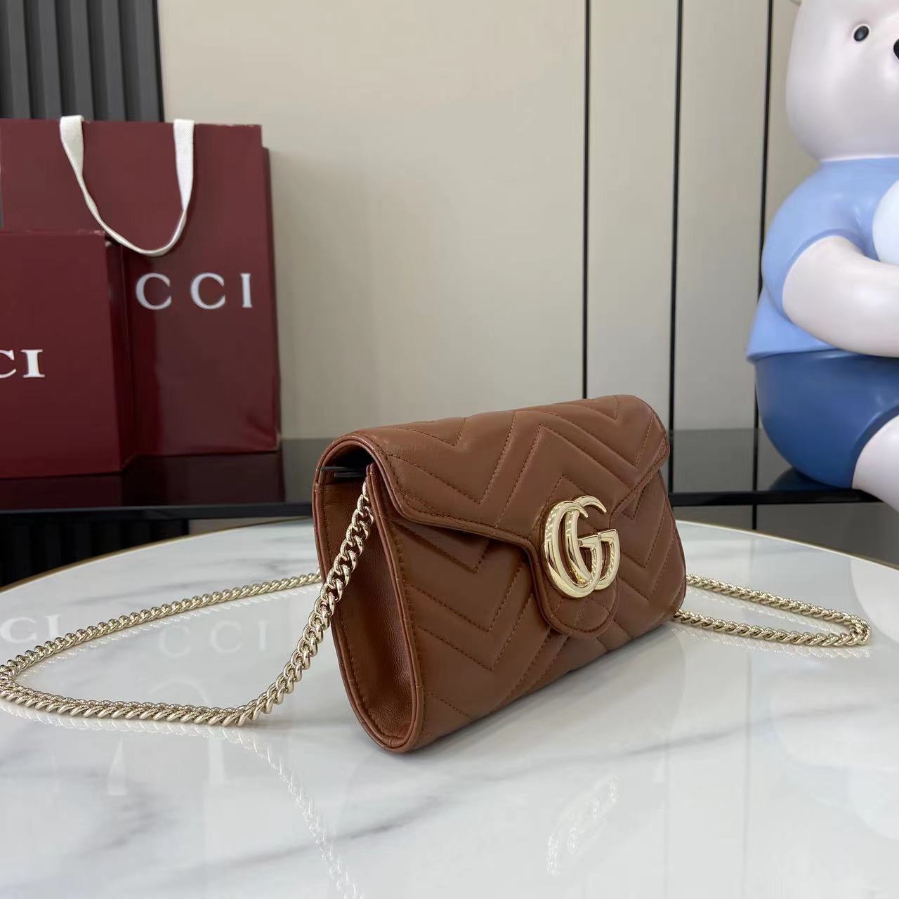Cartera GG Marmont con cadena Gucci - Imagen 2