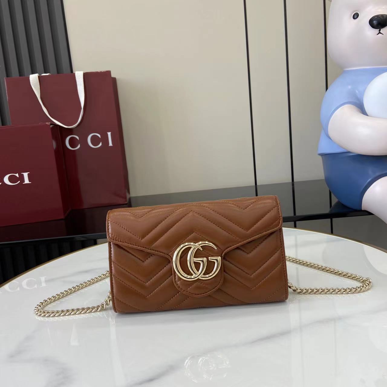 Cartera GG Marmont con cadena Gucci
