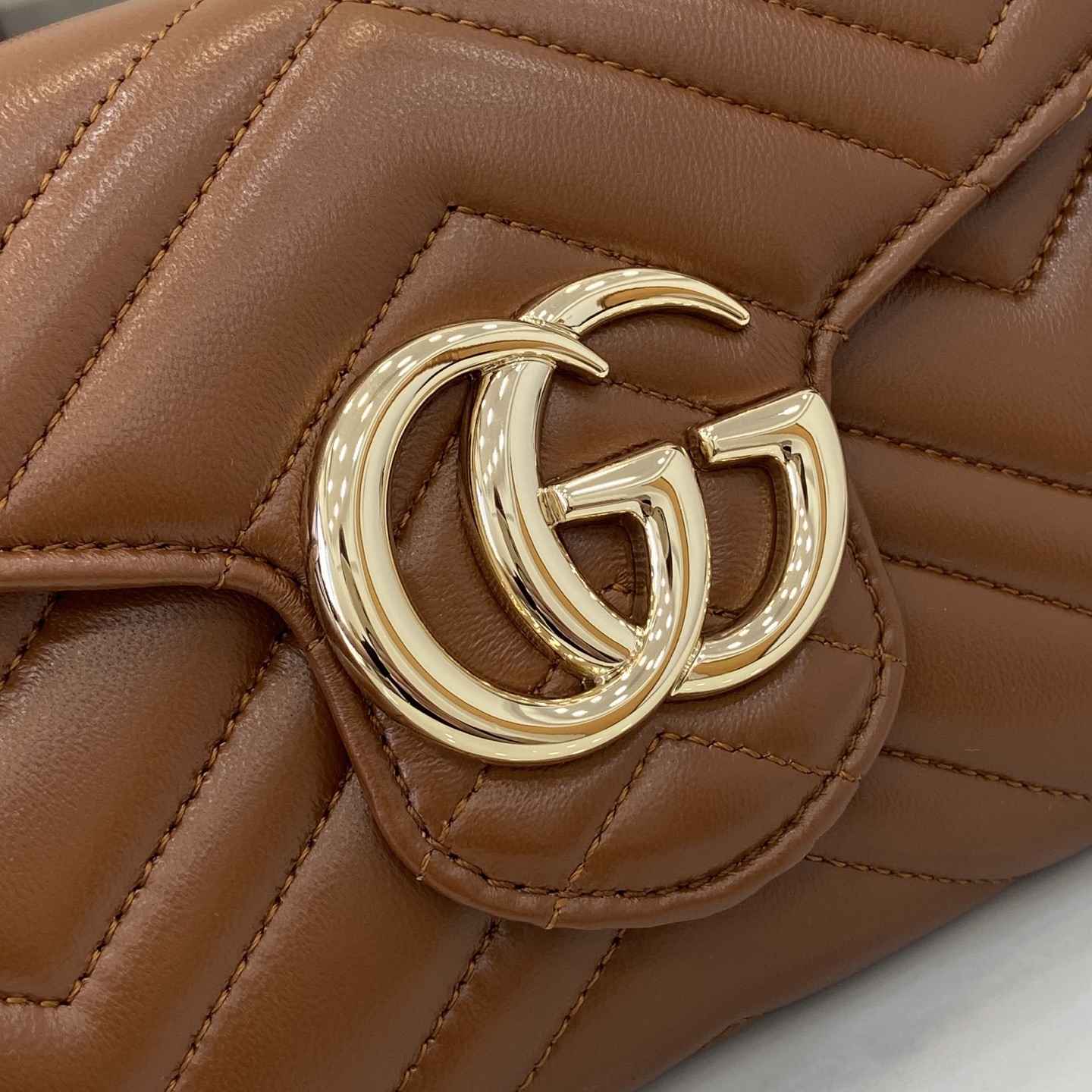 Cartera GG Marmont con cadena Gucci - Imagen 4