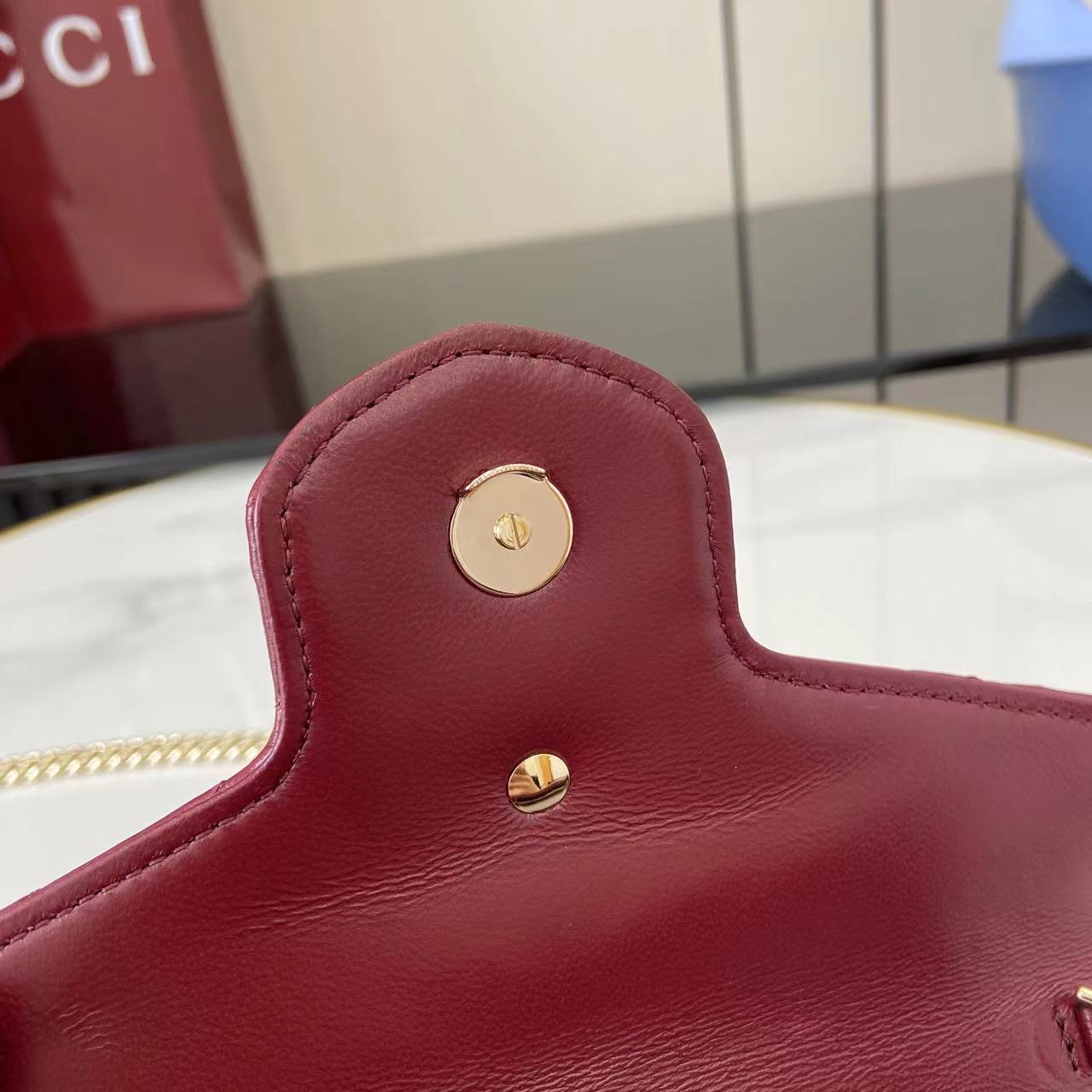 Cartera GG Marmont con cadena Gucci - Imagen 11