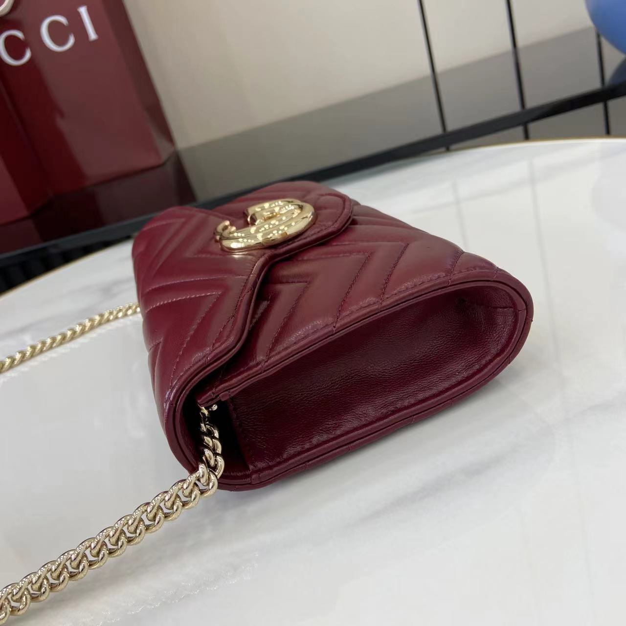 Cartera GG Marmont con cadena Gucci - Imagen 12