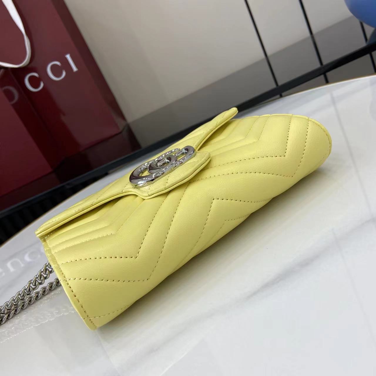 Cartera GG Marmont con cadena Gucci - Imagen 4