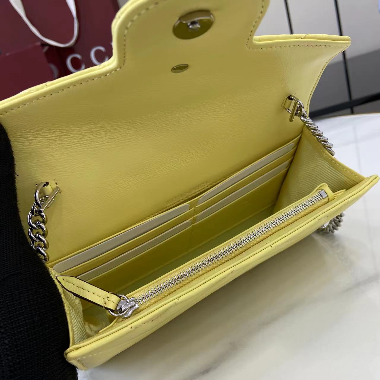 Cartera GG Marmont con cadena Gucci - Imagen 8