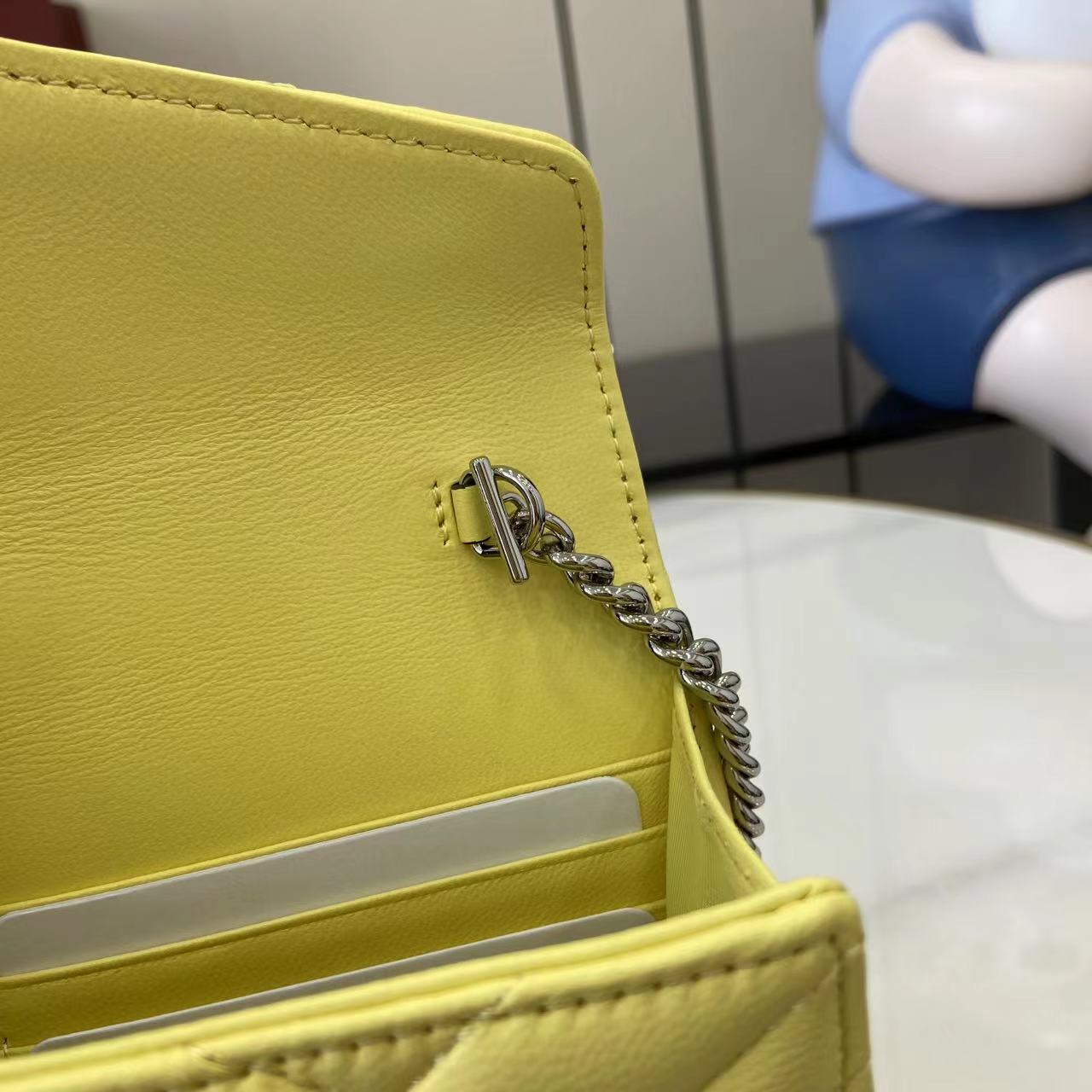 Cartera GG Marmont con cadena Gucci - Imagen 10