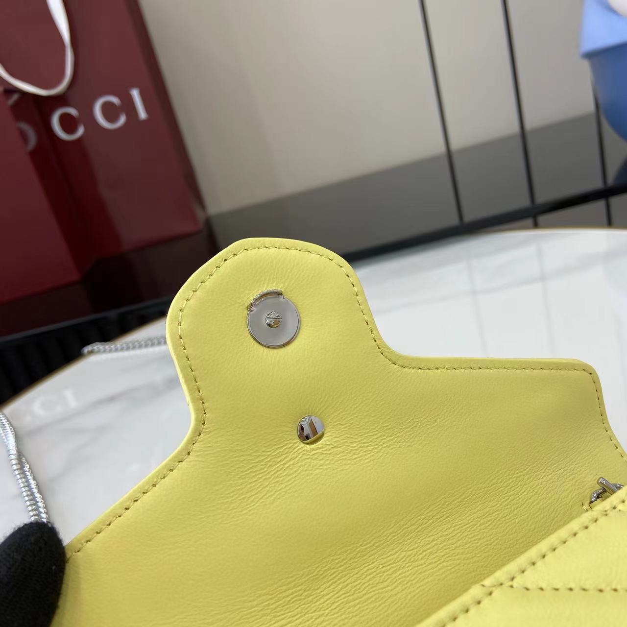 Cartera GG Marmont con cadena Gucci - Imagen 11