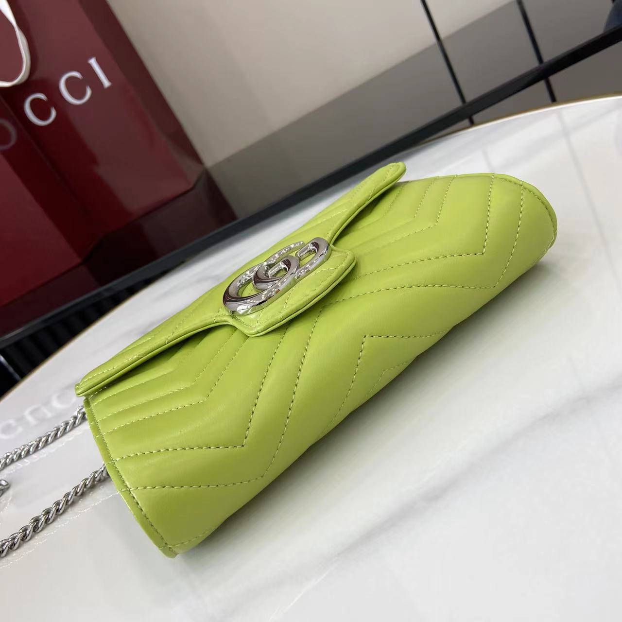 Cartera GG Marmont con cadena Gucci - Imagen 4