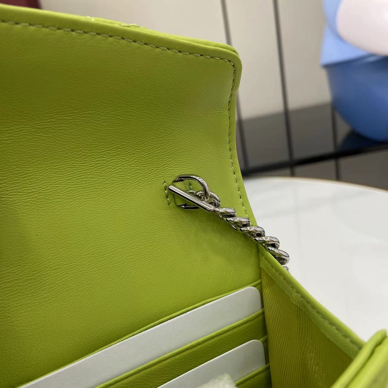 Cartera GG Marmont con cadena Gucci - Imagen 10