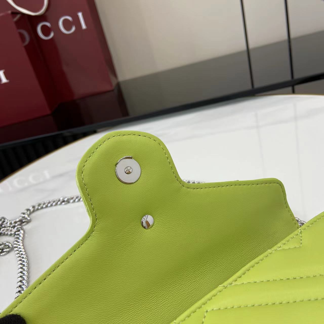 Cartera GG Marmont con cadena Gucci - Imagen 11