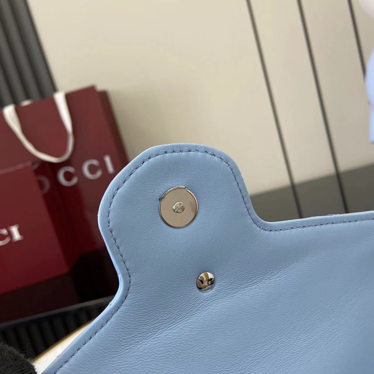 Cartera GG Marmont con cadena Gucci - Imagen 11