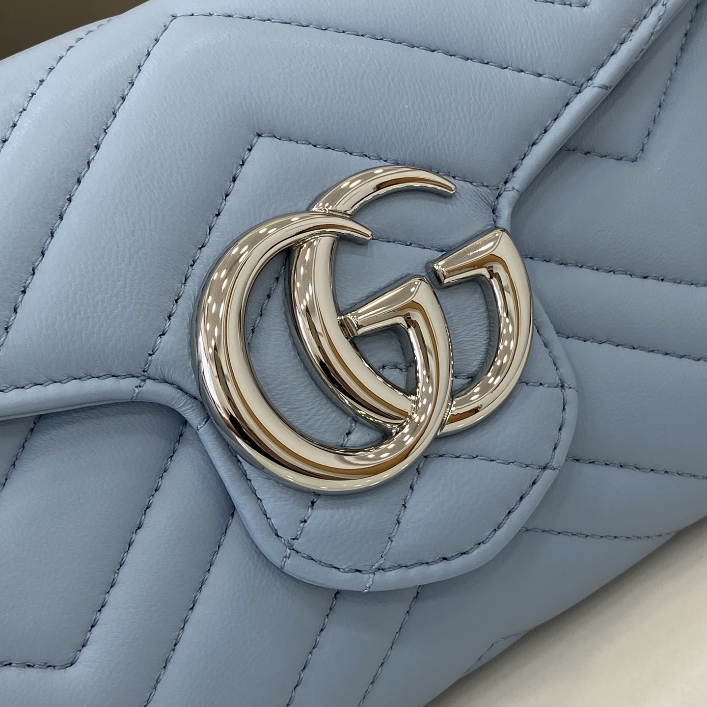 Cartera GG Marmont con cadena Gucci - Imagen 5
