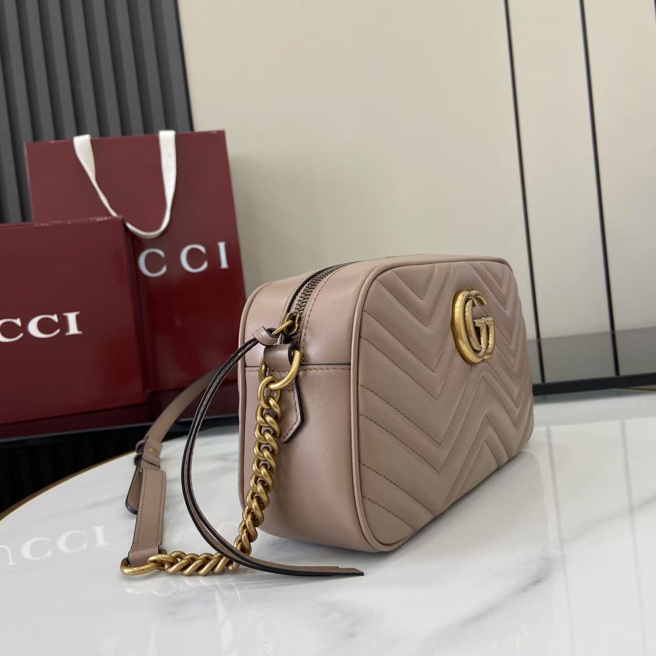 Funda para cámara GG Marmont tamaño pequeño Gucci - Imagen 2