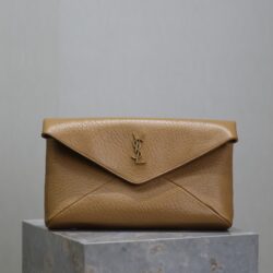 Pochette Grande tipo sobre cassandre YSL